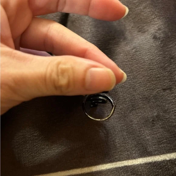 Taylor Swift official Black Reputation Snake Ring - Picture 6 of 9
